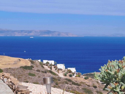 Dorothea Panoramic Villa is one of a kind—a hidden gem  of Paros.Asteria