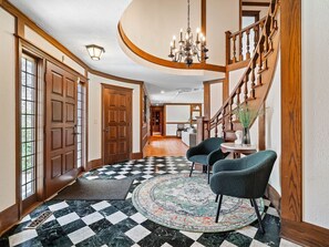 Interior - Unique Estate|5 Bedrooms|Fire Pit|Sleeps 10 (Akron)