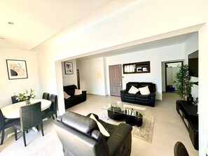 Smart TV, ping pong, video library, offices - Stunning 3 Bed 2 Bath Villa in Playa Blanca (Yaiza)