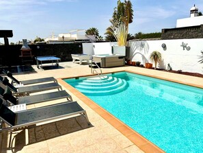 A heated pool - Stunning 3 Bed 2 Bath Villa in Playa Blanca (Yaiza)