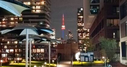 Lake View New Elegant & Spacious Condo at Distillery District, Gym, Pool, Cowork