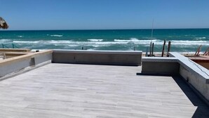 A rooftop terrace with a view of the ocean. - Beach Front Condo ❤️ in Peaceful Las Conchas🌴 WiFi, Sleeps 8  (Puerto Penasco)