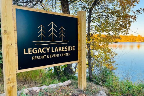 Cottage V |Studio Cottage | Lake & Beach |Water Sports! | Legacy Lakeside Resort
