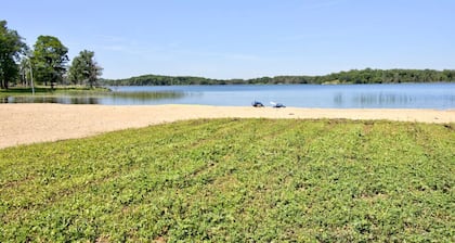 Cottage V |Studio Cottage | Lake & Beach |Water Sports! | Legacy Lakeside Resort