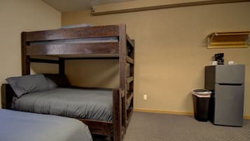 1 chambre, lit parapluie, draps fournis