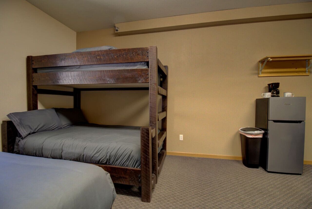 1 bedroom, travel cot, bed sheets