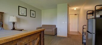 Cottage III | Peaceful Studio-Style Cottage | Nature/Lake Views | Legacy Lakeside Resort