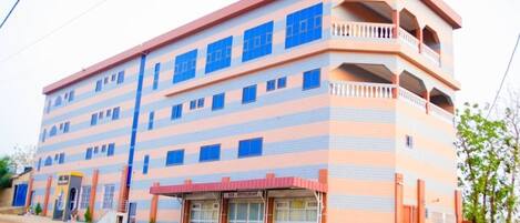 واجهة المنشأة