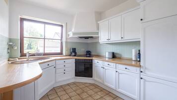 Kühlschrank, Ofen, Herdplatte, Geschirrspüler