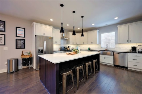 Broadway (5 Min) • 12South • Sleeps 12 • 2x Garage