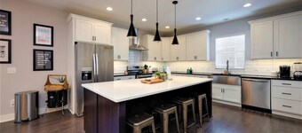 Broadway (5 Min) • 12South • Sleeps 12 • 2x Garage