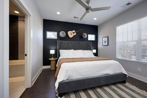 3 bedrooms, desk, iron/ironing board, free WiFi