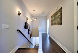 Interior - Broadway (5 Min) • 12South • Sleeps 12 • 2x Garage (Nashville)