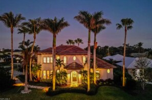 Exterior - NORTH NAPLES LUXURY HOME---WALK TO VANDERBILT AND WIGGINS BEACH!!!! (Naples)