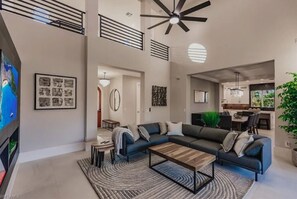 Living area - NORTH NAPLES LUXURY HOME---WALK TO VANDERBILT AND WIGGINS BEACH!!!! (Naples)