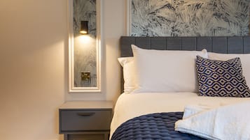 Setrika/meja setrika, Wi-Fi gratis, dan seprai linen