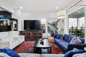 Living area - Charming house w/view of lake Washington Furry friend are welcome. (Seattle)