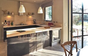 Kjøleskap, ovn, oppvaskmaskin og kaffetrakter/tekoker