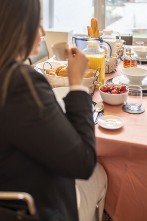 Desayuno bufé gratuito y diario