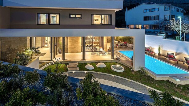 A modern two-story house with a swimming pool, outdoor seating, and a view of the surrounding landscape. - Villa Aria with pool, 100m to beach (Tučepi)