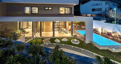 Villa Aria with pool, 100m to beach