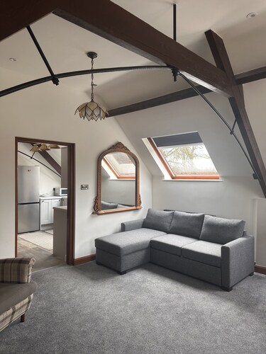 Cosy, fully refurbished, rural apartment In Heart of England with stunning views