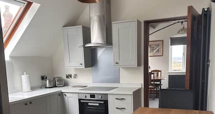 Cosy, fully refurbished, rural apartment In Heart of England with stunning views