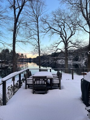 Outdoor dining - Lakeside luxury: beautiful, relaxing 4 bedroom home (Trumbull)