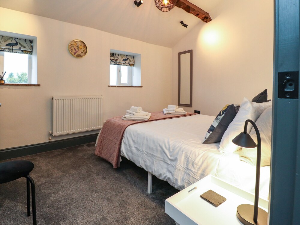 11 PAINTER WOOD, luxury holiday cottage, with a garden in Whalley