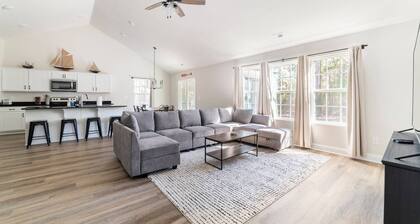 New Home, 6 Bed, Master Suite, WiFi, Water Access