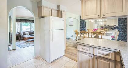 Portland Charming, fully furnished, private, quiet and pets friendly Home.