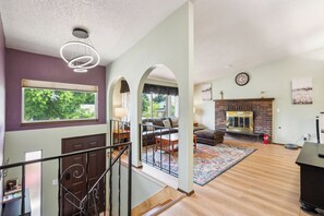 Smart TV, chimenea y impresora 