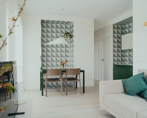 高級公寓 | 客廳 | 50 吋智能電視連精選電視頻道、Netflix、串流服務