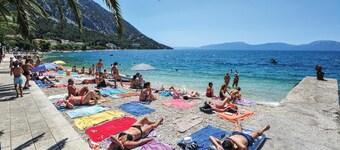 Gorgeous home in Gradac