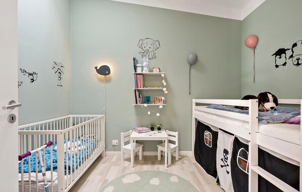 4 bedrooms, iron/ironing board, travel cot, free WiFi