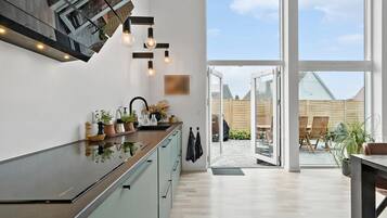 Fridge, dishwasher, coffee/tea maker