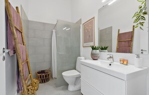 Shower, hair dryer - Awesome home in Gilleleje with WiFi (Gilleleje)