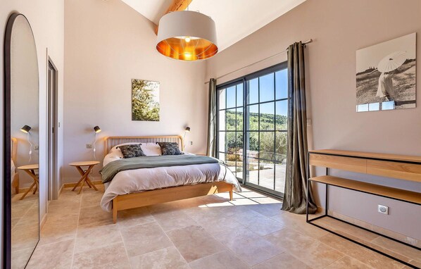 4 soverom, reiseseng for barn, wi-fi (inkludert) og sengetøy