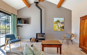 TV, DVD player, foosball, table tennis - Lovely home in Roussas (Roussas)