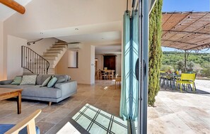 DVD-spiller, fotballspill og bordtennis