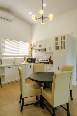 Fridge, microwave, oven, stovetop - Secluded Tropical Home in La Fortuna (La Fortuna)