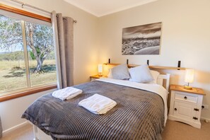 4 bedrooms, iron/ironing board, free WiFi, bed sheets