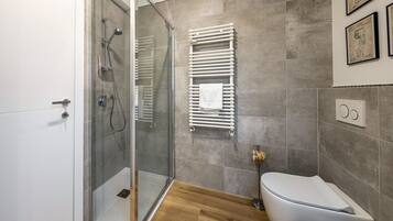 Een douche, een haardroger, een bidet