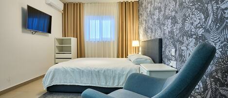 2 habitaciones, tabla de planchar con plancha, wifi y ropa de cama