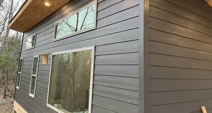 New Romantic Secluded Cabin for two in beautiful Mammoth Spring Arkansas!!