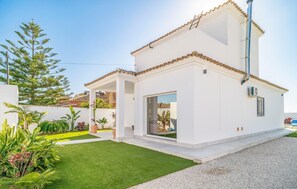 Exterior - Gorgeous home in Chiclana de la Fronter (Chiclana de la Fronter)