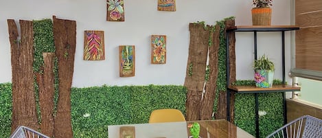 40-英寸智能电视(配备有线频道)