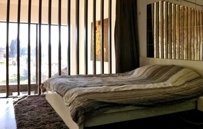 4 bedrooms, travel crib, free WiFi, bed sheets