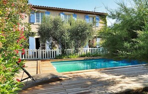 A heated pool - Les Lauriers De Fontvieille (Fonvieille)