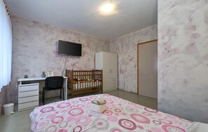 2 Schlafzimmer, Bügeleisen/Bügelbrett, Reisekinderbett, kostenloses WLAN